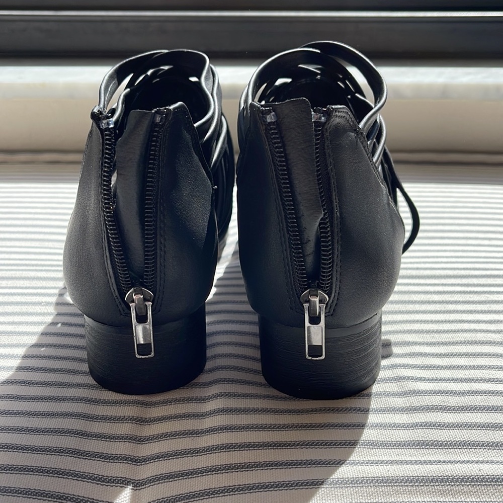 Black size 9 Ankle Booties - Picture 3 of 4